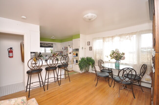 LR DR - 401 Sewall Ave Unidad 2