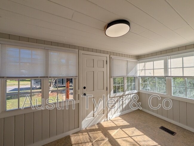 Photo - 4455 Broad St