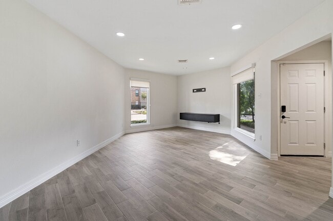 Photo - 1928 Augusta Dr