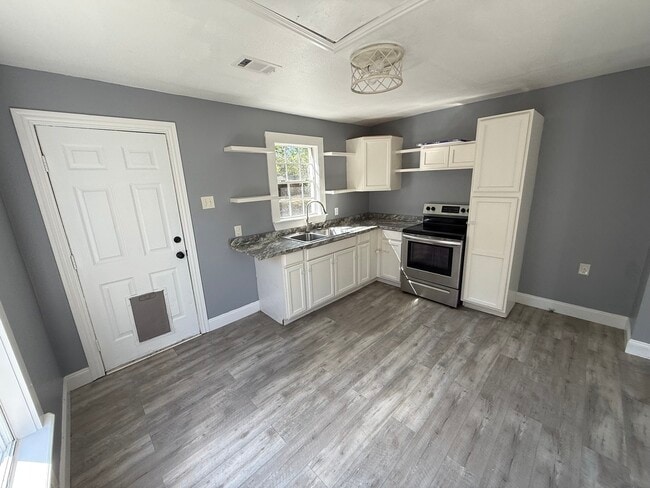 401 Roosevelt Cir
