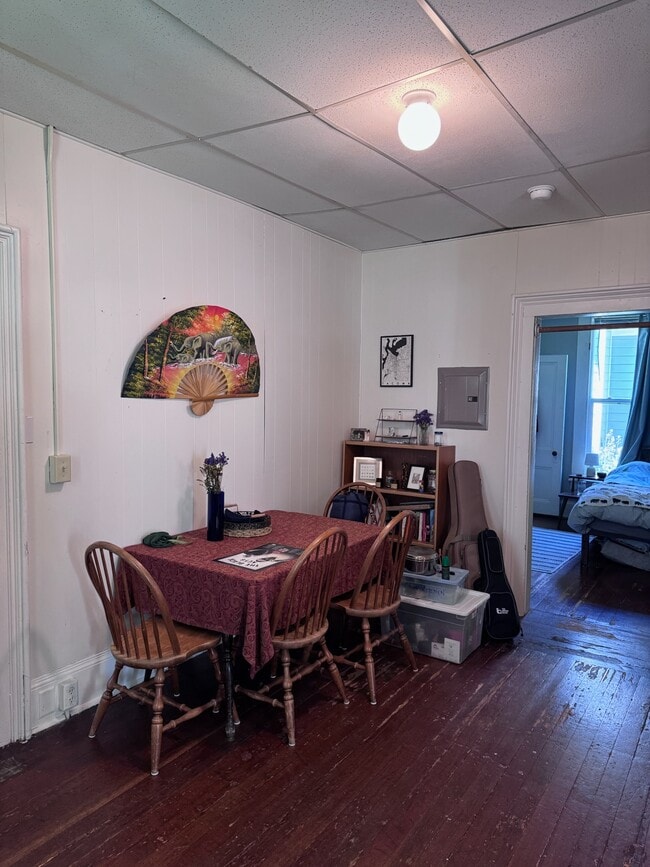 Building Photo - 402 S Black Ave Unit 401 #1