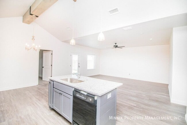 Photo - 1616 102nd St