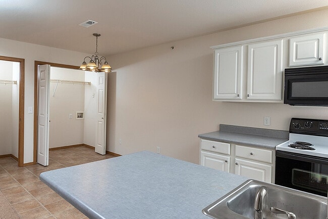 Building Photo - Lakewood Village