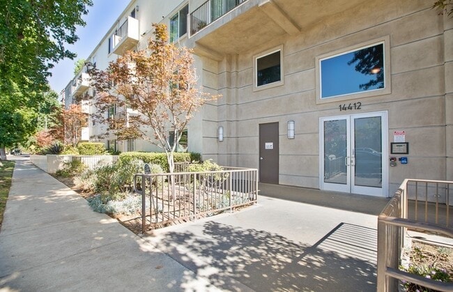 Building Photo - 14412 Killion St Unit 204 Rental