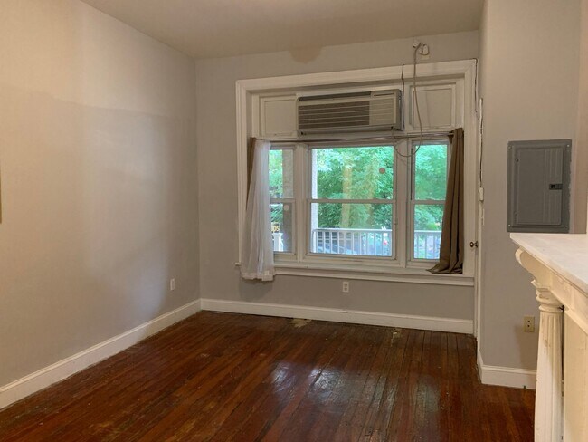 Photo - Amazing Studio Apartment located in Univer... Unit 1F