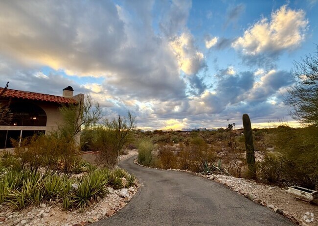 Building Photo - Amazing Views!! Rental