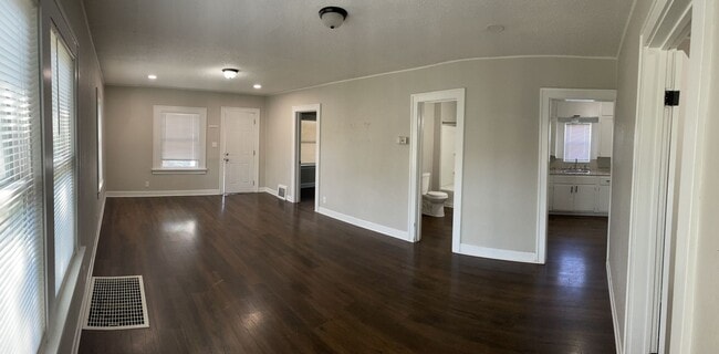 Photo - Darling Home Close to Saint Marks Church & WSU