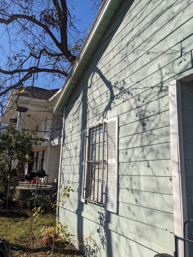 Photo - 551 E Southcross Blvd