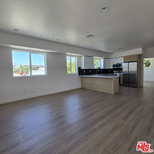 10827 1/2 Peach Grove St Unidad 1/2