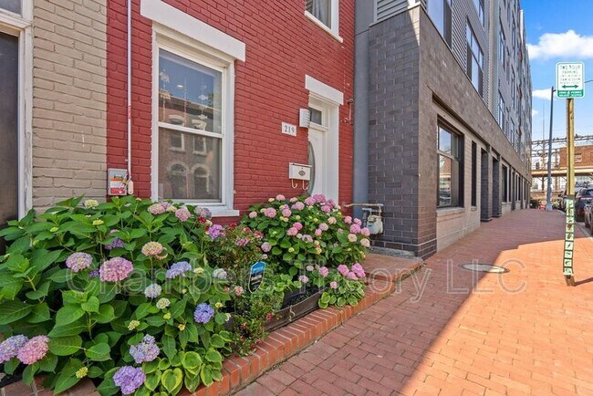 219 Parker St NE