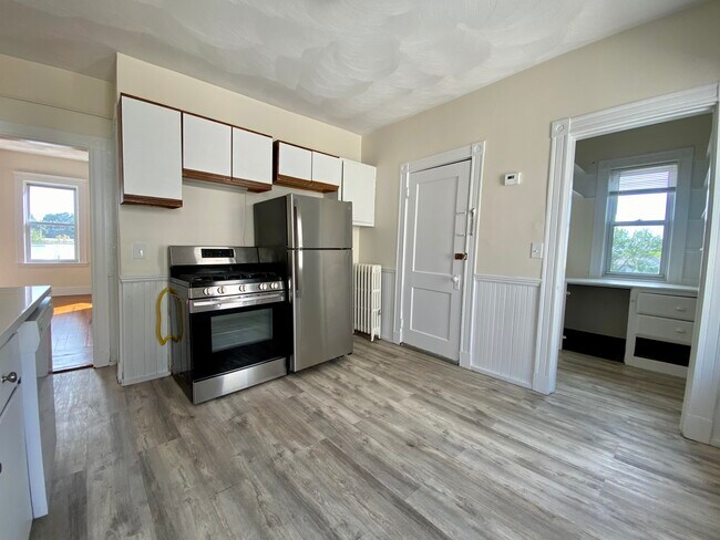 Building Photo - 14 Belknap St Unit 3