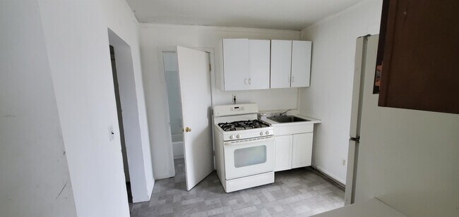 Photo - 426-430 Vine Ave NE Unit 428 B