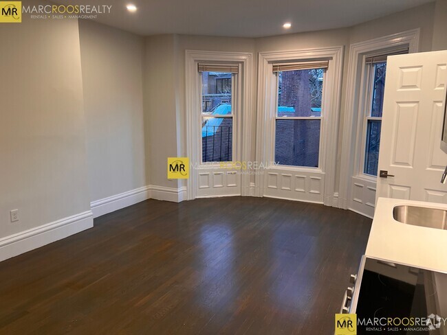 Building Photo - 226 Newbury St Rental