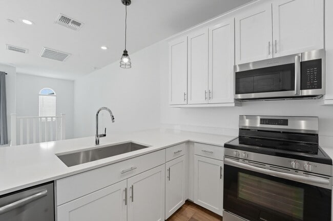 Photo - Like new Luxurious Modern townhome with 2 Master Suits in Warner Meadows!