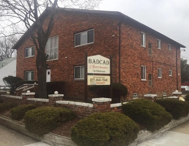 Building Photo - 15800 Hubbell Ave