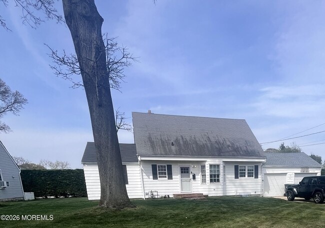 Building Photo - 239 Pinewood Ave