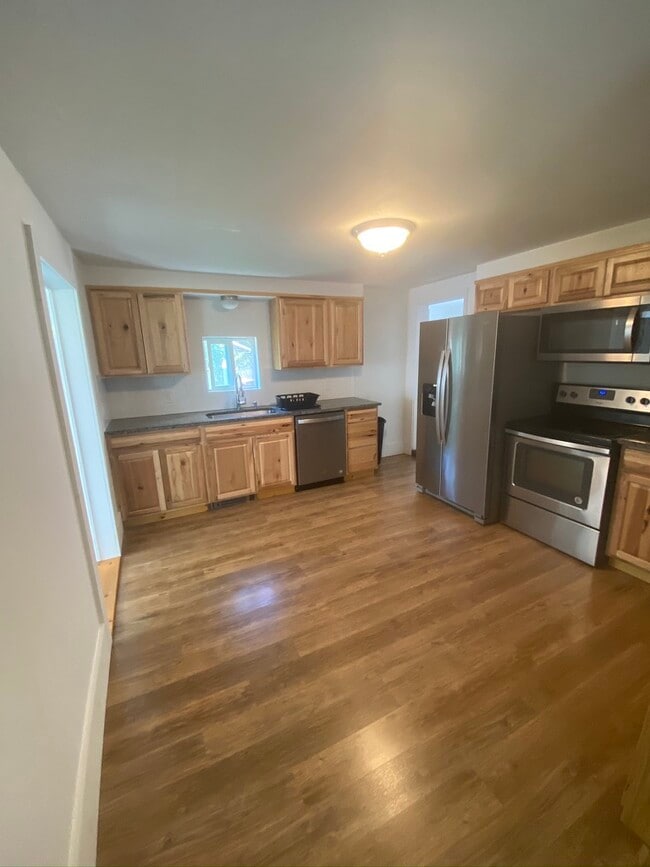 Building Photo - 205 Main St Unit 1st Floor