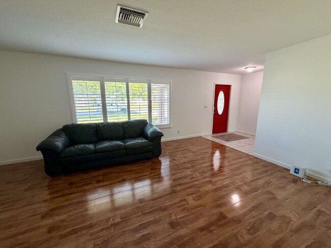 Photo - 147 Sunflower Cir