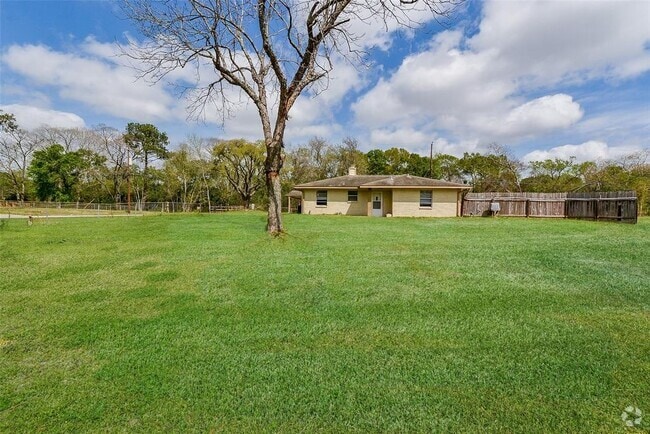 Building Photo - 16326 Cypress Bend Dr Rental