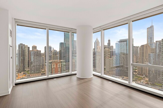 Photo - 465 E Illinois St