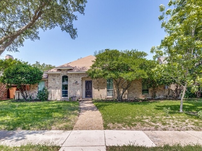 Photo - 207 Hemlock Dr House