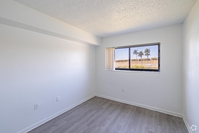 2BR, 1BA - 900SF - Second Bedroom