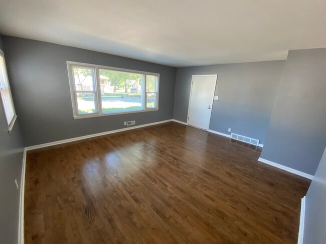 Living Room - 143 N 63rd St