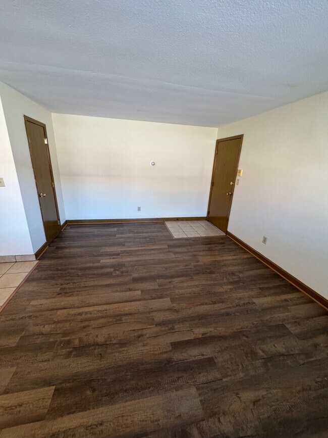 Photo - 464 Maryland Ave W Unit 2