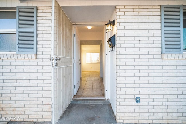 Photo - 5520 Edinburg Dr