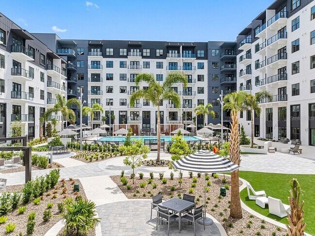 Photo - 425 Centerpointe Cir Unidad A1