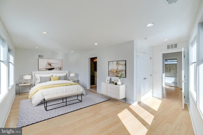 Photo - Queen Village Townhome with Parking