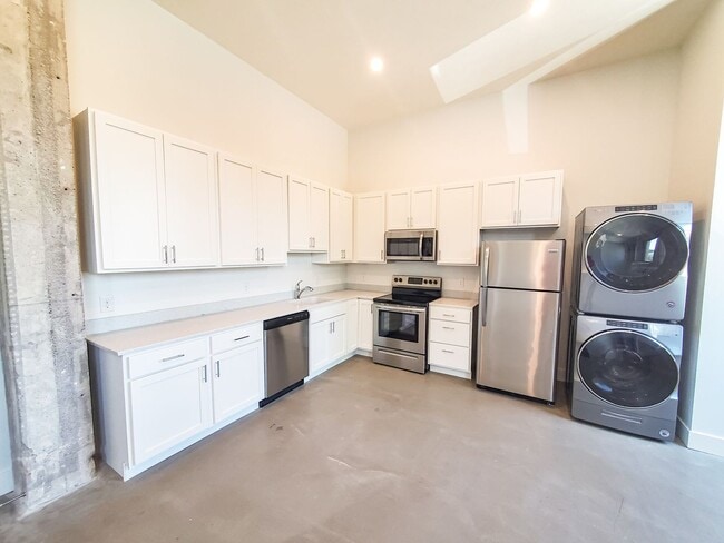 Photo - Dahlman Flats - Little Italy One Bedroom Unidad B407