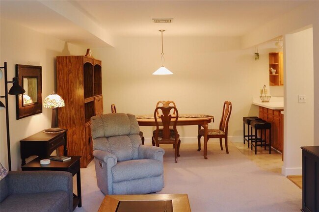 Photo - 75 Tivoli Gardens Unit E75