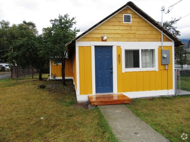 Building Photo - Cozy Cottage in Columbia Falls Rental