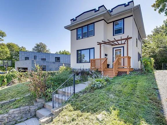 Photo - "Charming 2-Bed Retreat on Laurel Ave – Spacious 825 Sq Ft in Minneapolis!" 6/5/2026