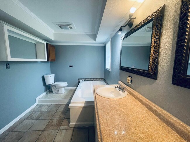 Photo - 1725 Drost St