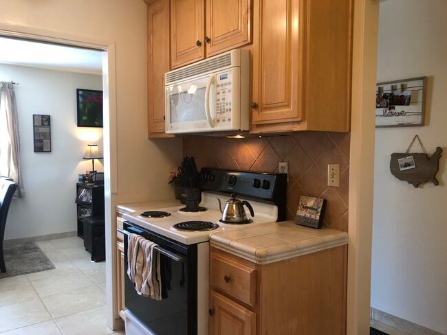 Photo - 1064 Fremont St