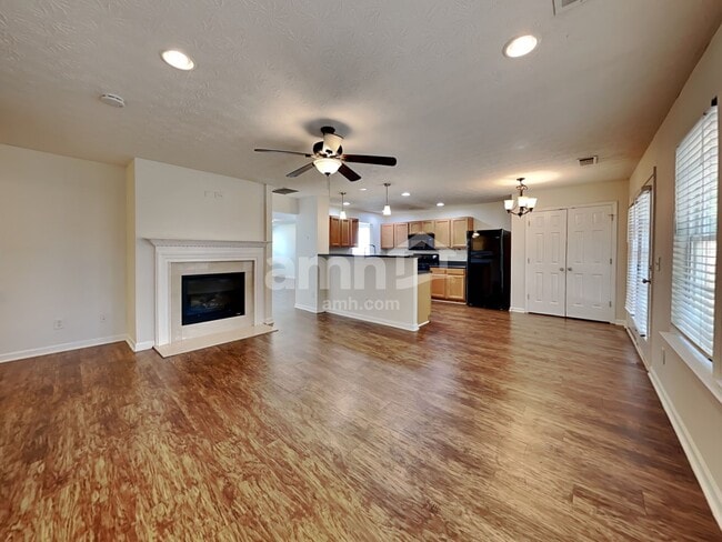 Photo - 307 Meadows Ln