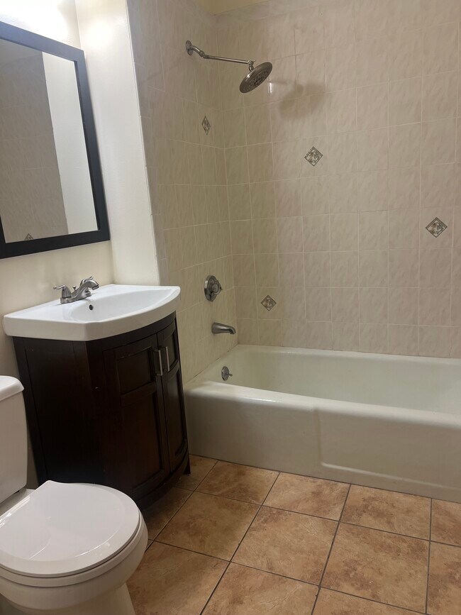 Photo - 216 Elm St Unidad 2