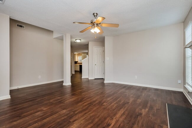 Photo - 504 Wyntuck Dr