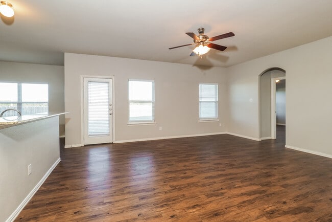 Photo - 300 Windmill Ct