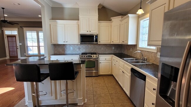 Photo - Spacious 3 bedroom plus office in Springlake off Bluebonnet
