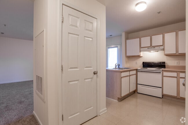 1BR, 1BA - 680SF - Kitchen