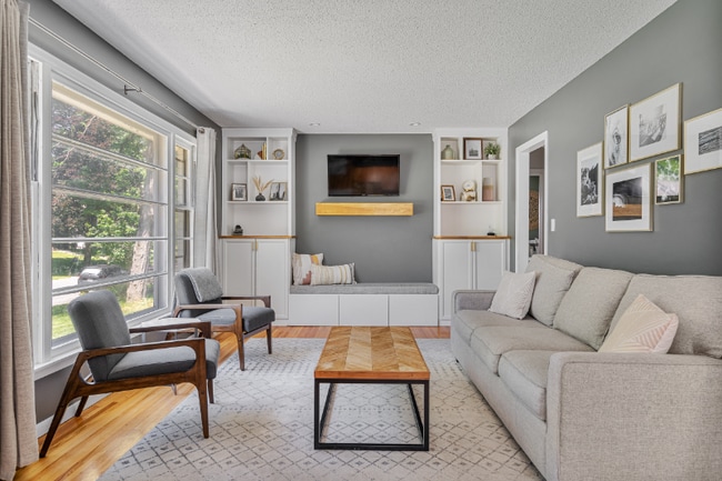 Photo - 2425 Cavell Ave S