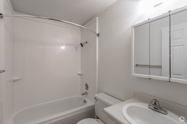 2BR, 1BA - 714SF