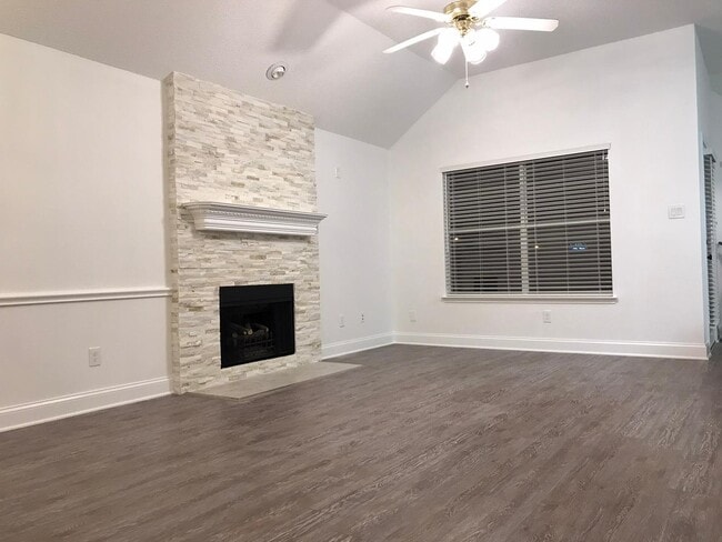 Living room - 7005 Fallkirk Dr