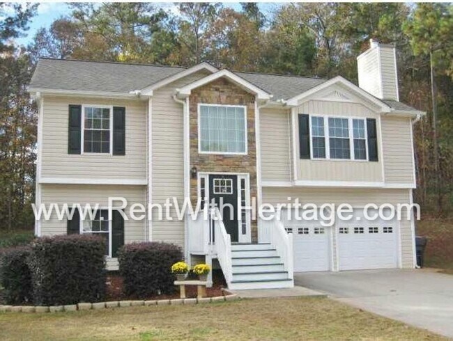 Photo - Immaculate 5-bedroom, 3-bath home in the Cedar Mountain Park subdivision in Douglasville, GA.