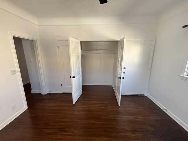 Photo - 5137 1/2 W 21st St Unit Quiet updated studio