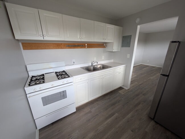 Cocina - 17 East California Avenue