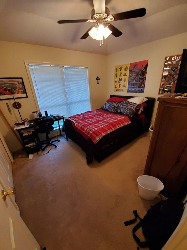 Photo - Bryan, 3 bedroom - 2 bath - 2 car garage - fenced in back yard. - Near Blinn College campus.